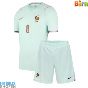 Billiga Frankrike Aurelien Tchouameni #8 Bortatröja Barn VM 2026 Kortärmad (+ Korta byxor)